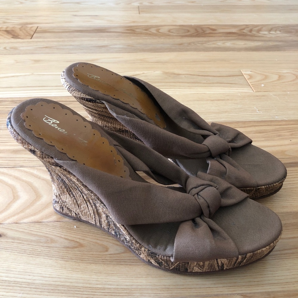 Sz 8 Beverly Feldman High heeled wedges